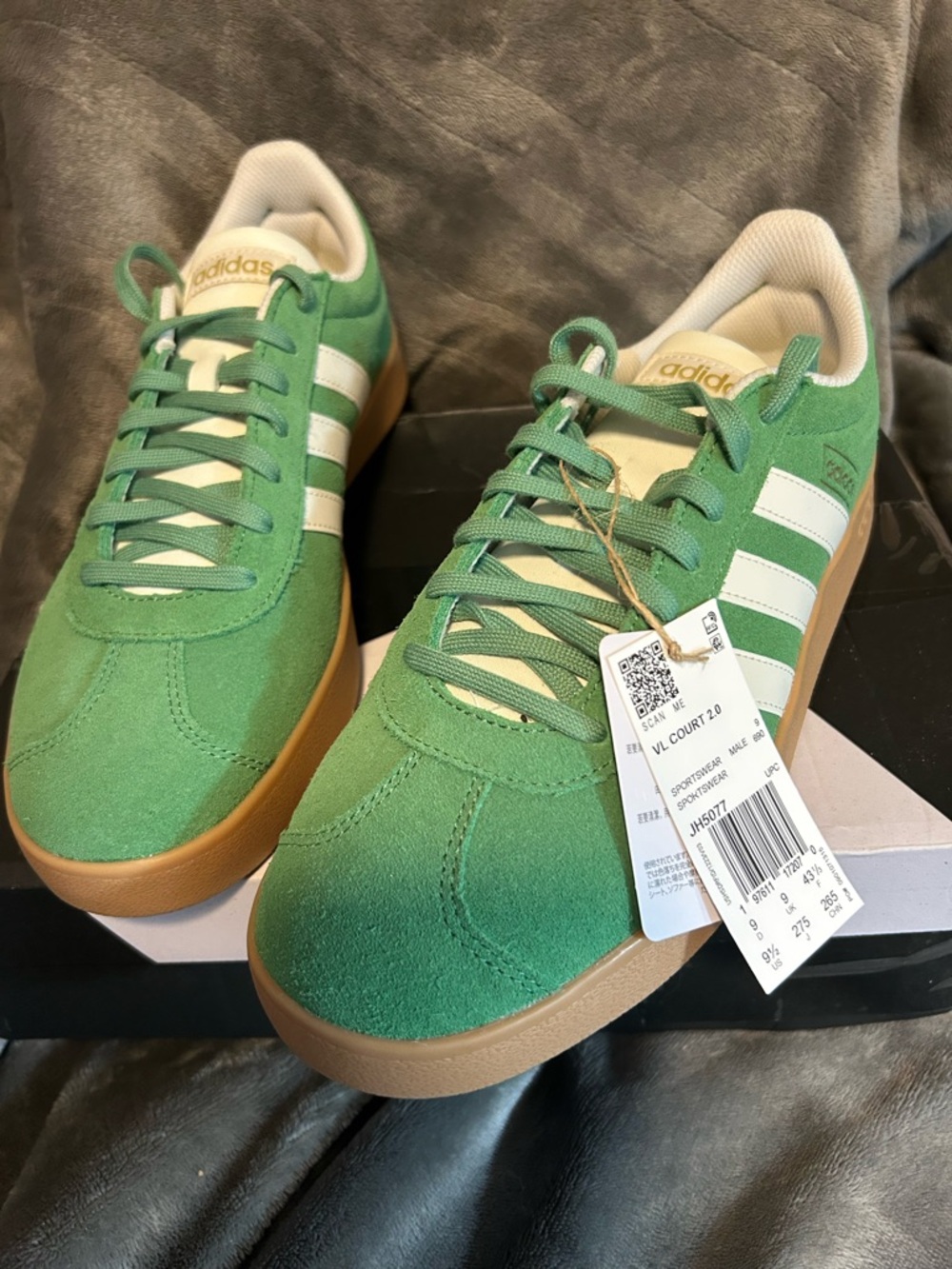 Adidas Men’s VL Court 2.0 NIB Green Suede Sneakers White Stripes & Gum Sole,Sz 9